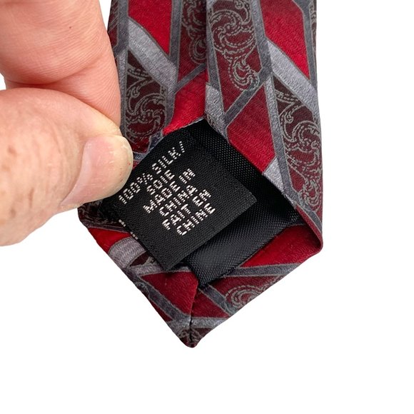 Geoffrey Beene Long Mens Silk Necktie Stain Resistant Fabric 66in - Picture 8 of 8